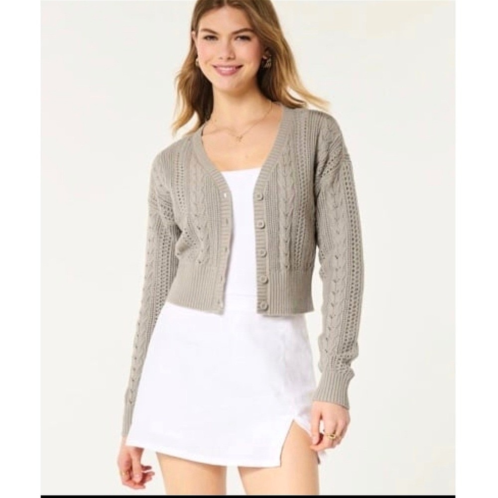 Hollister beige cropped cable knit cardigan sweater womens size small